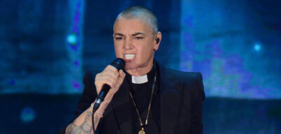 image: Sinead O'Connor dumpet fra American Music Awards etter at paven nektet samarbeid